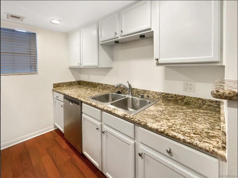 Building Photo - 12059 Alta Carmel Ct