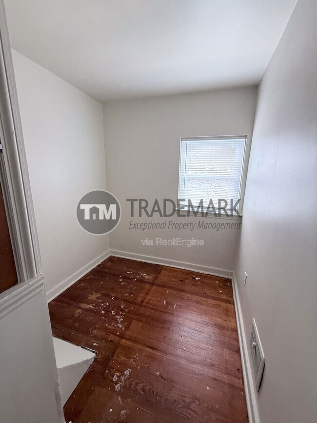 Building Photo - 925 Lafayette St