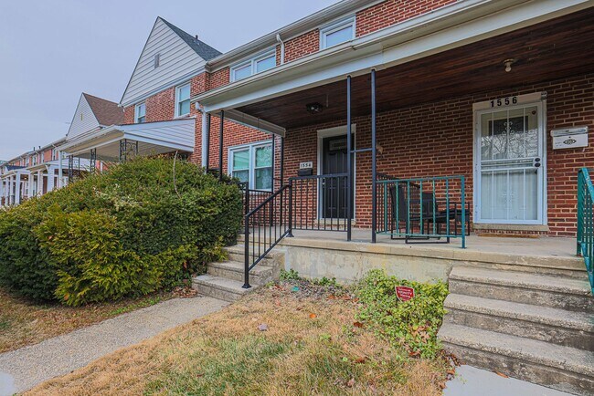 Building Photo - 3 BR 1-1/2 Baths MUST SEE- ACCEPTING HOSUING VOUCHERS!