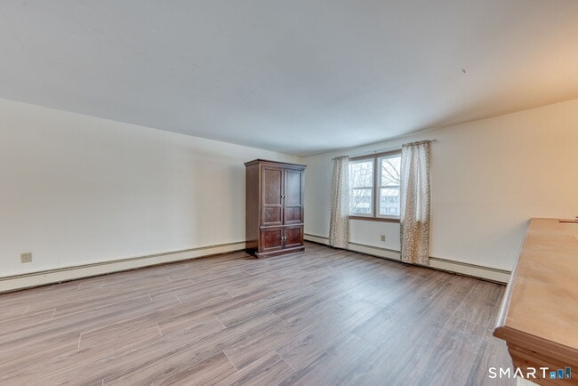 Building Photo - 5 Cutler Ln