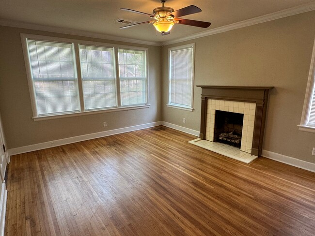 Building Photo - Gorgeous Features! 3 Bedroom with Bonus room