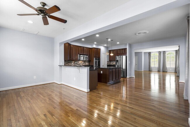 Building Photo - 10512 Old Ellicott Cir