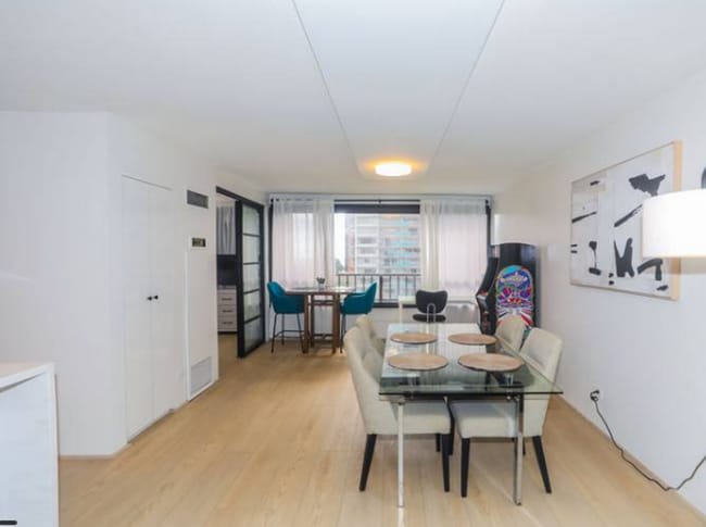 Building Photo - Renovated Fully Furnished 1 Bedroom at Dis...