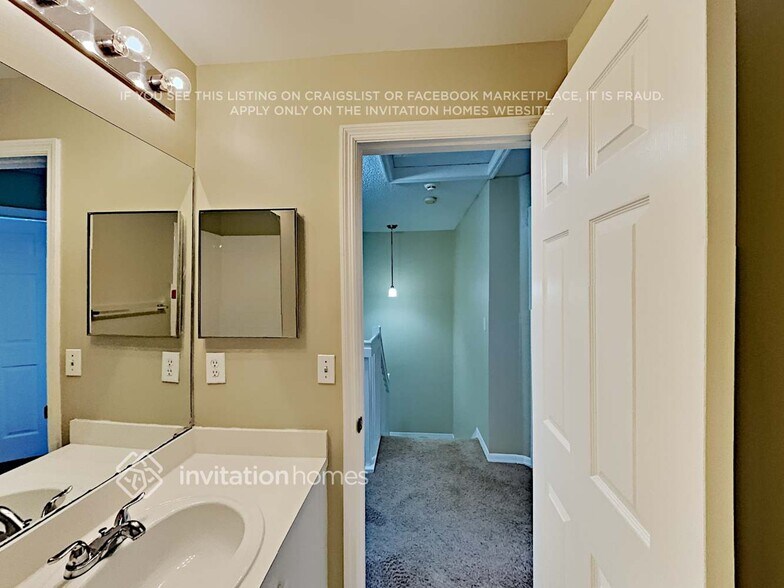 Building Photo - 861 NW 208th Dr