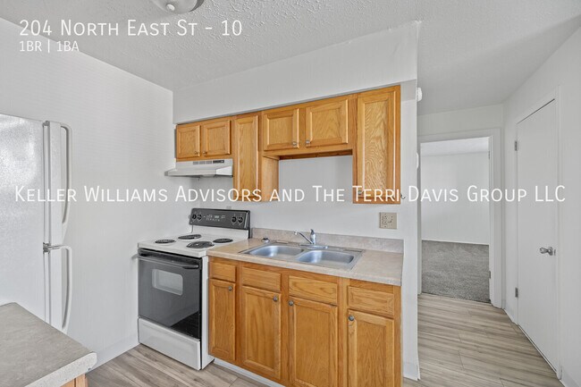 Building Photo - 204 N East St