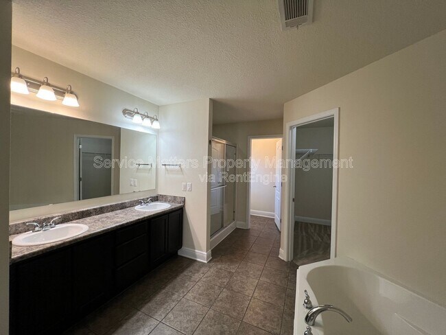 Building Photo - 7037 Season Dr