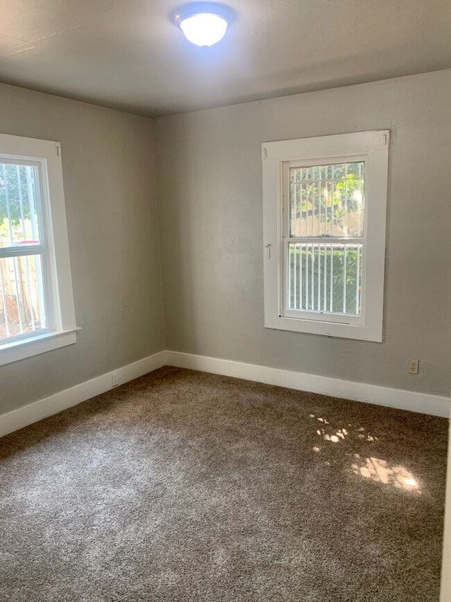 Building Photo - Remodeled 3/1