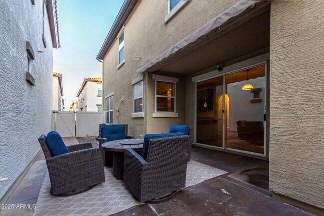 Building Photo - 955 S Henry Ln