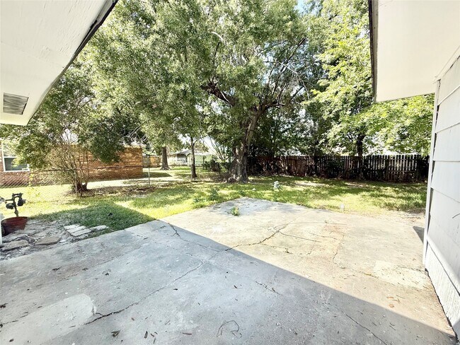 Building Photo - 5315 Newkirk Ln