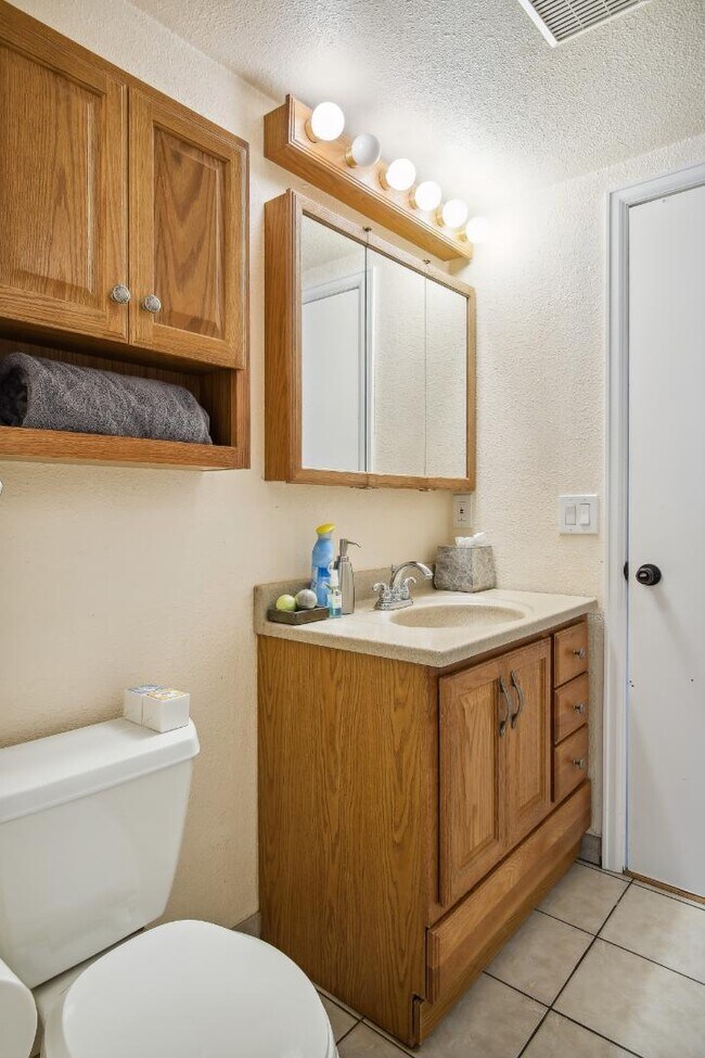 Building Photo - 7950 S Garrison Ct