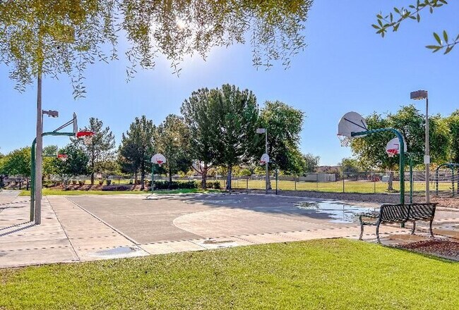 Building Photo - 2949 E Crescent Way