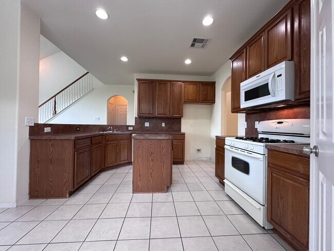 Building Photo - 2211 Highland Crossing Dr