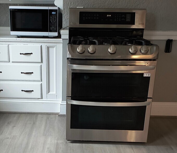 Building Photo - 161 Lynch St