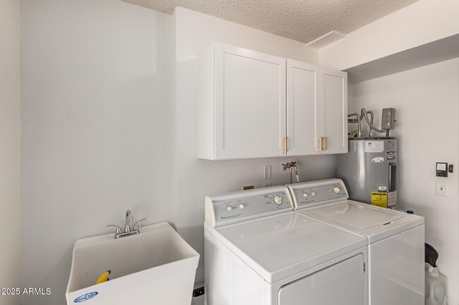Building Photo - 10313 W Brookside Dr