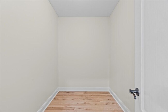 Building Photo - 12123 Brooks River Dr