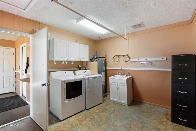 Building Photo - 10518 W Indian Wells Dr