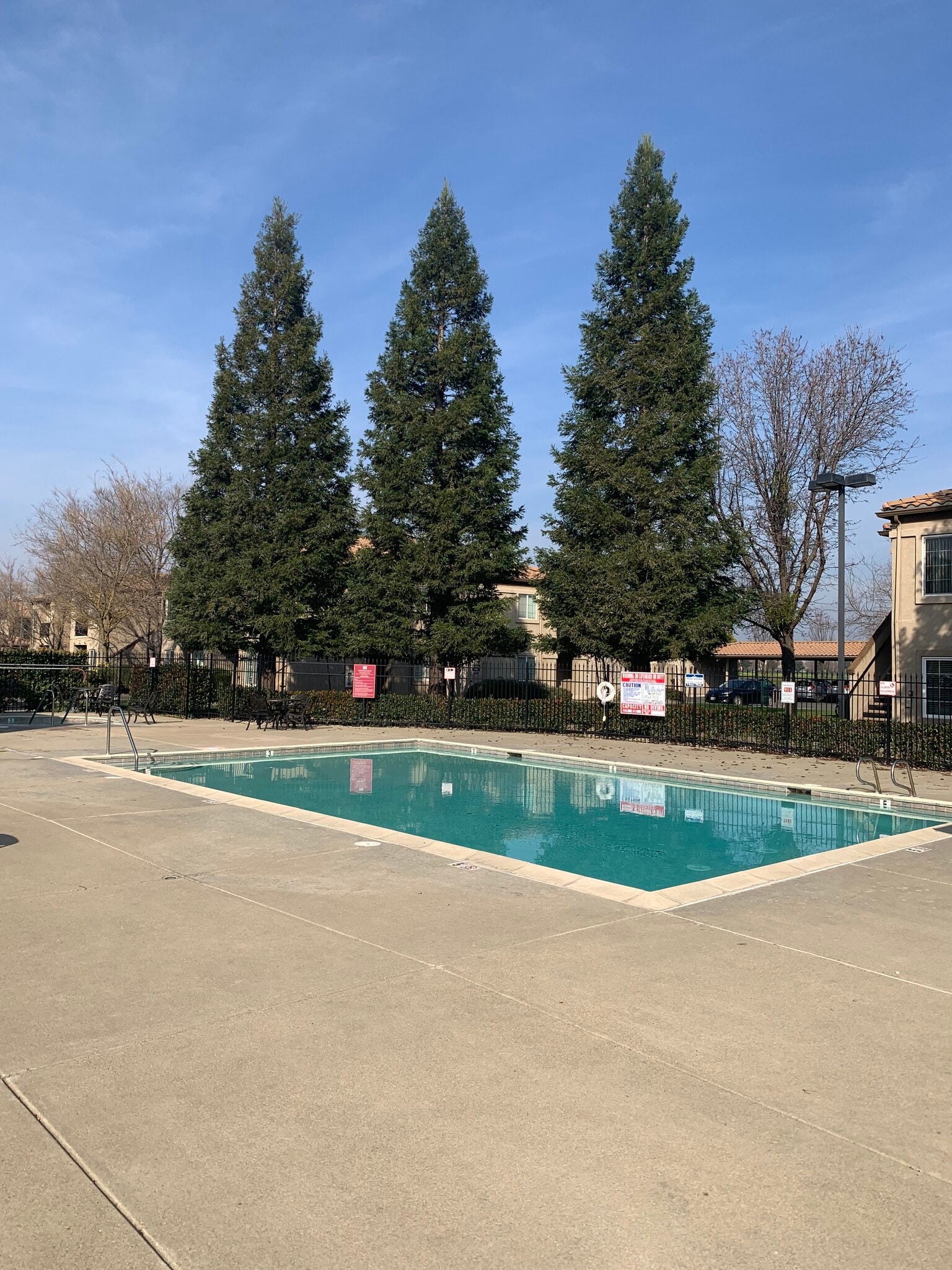 Swimming pool and hot tub - 4200 E Commerce Way