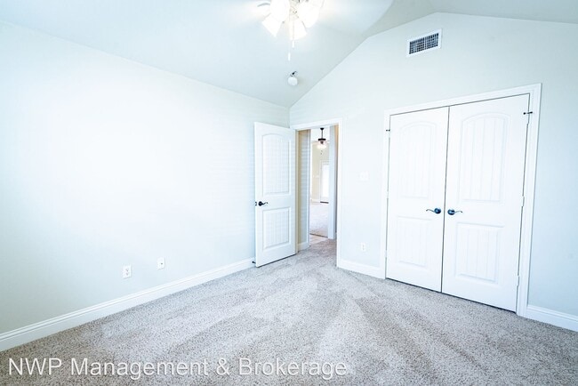 Building Photo - 3 br, 2 bath House - 5801 Thompson Pl.