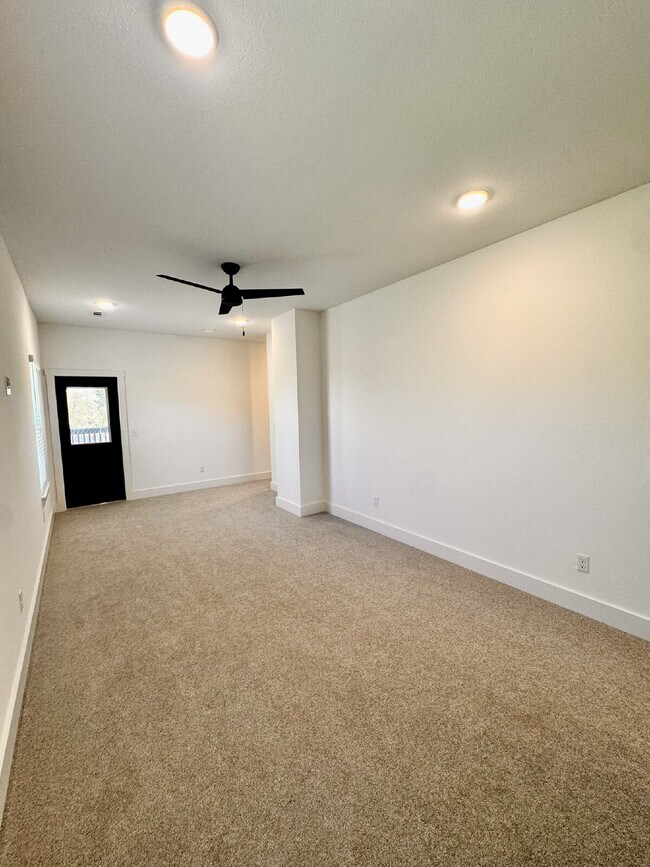 Building Photo - 8881 Williams Rd