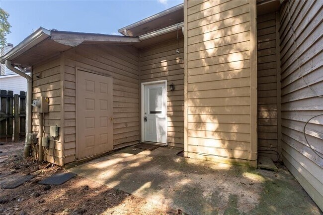Building Photo - 1682 Wynndowne Trail