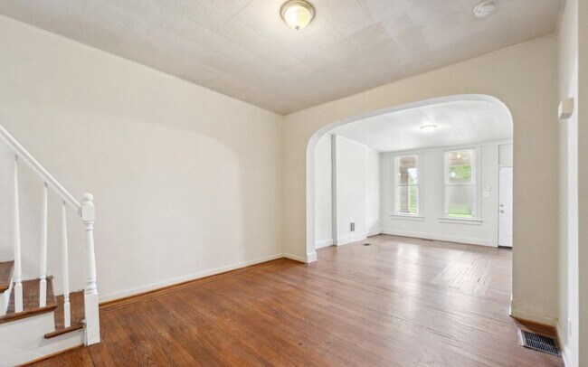 Building Photo - 2934 Clifton Park Terrace