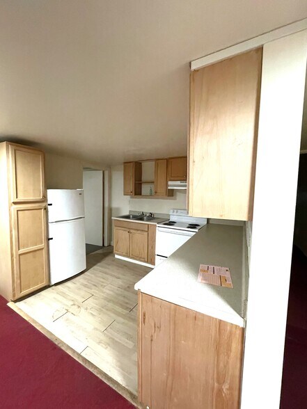 Building Photo - 133 Meadville St