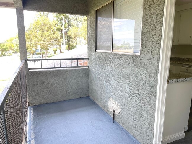 Building Photo - 600 E Lugonia Ave