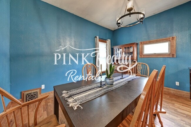 Building Photo - 1610 W Kiowa St