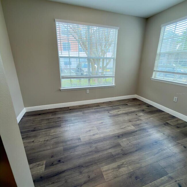 Building Photo - 12861 Madison Pointe Cir