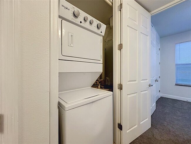 Building Photo - 2053 Green Oak Ct
