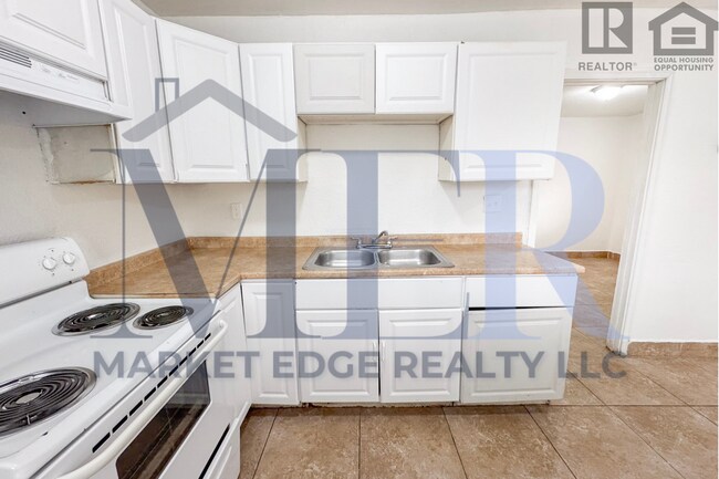 Building Photo - 1Bed/1Bath Apt at 16th St/Thomas Rd! -- NO HOA! FENCED-IN YARD! -- NO APPLICATION FEE!