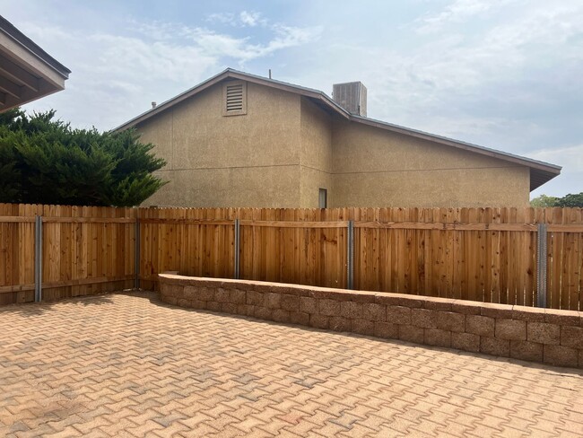 Building Photo - 2340 S Iris Dr
