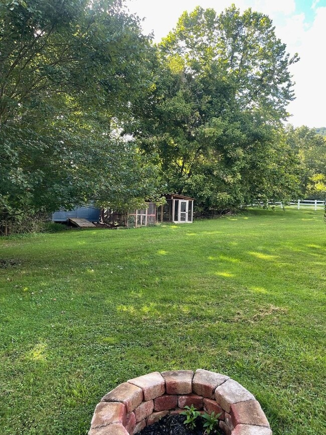 Building Photo - Quaint Country Cottage On Large Lot Near Downtown Blacksburg
