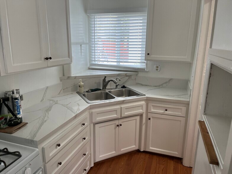 Building Photo - 511 Broadway St