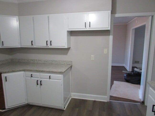 Building Photo - Brick Home in Manning, SC