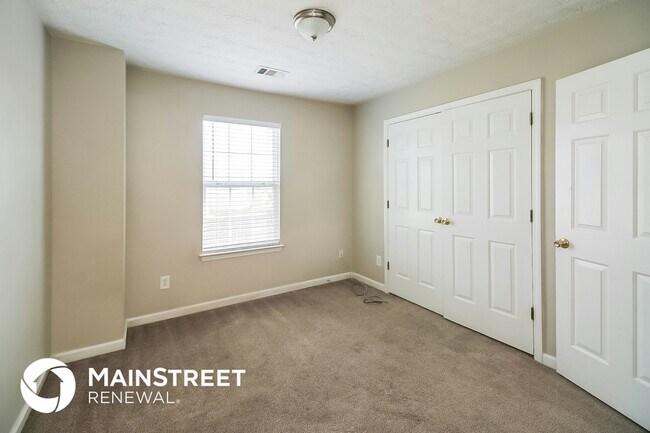 Building Photo - 415 Parkside Way