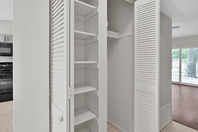 Building Photo - 21 Gambrel Oak Pl