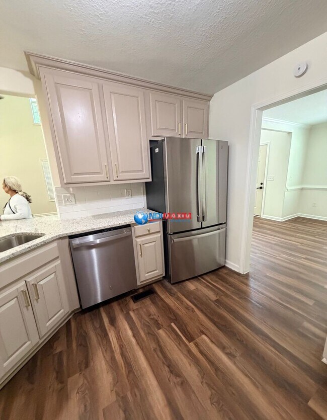 Building Photo - Spacious RENOVATED house with full walk-out basement in Jonesboro