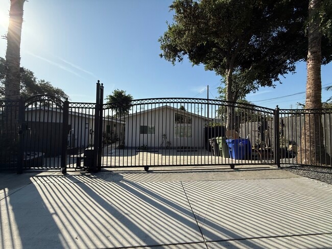 Building Photo - 646 Hazel Ave