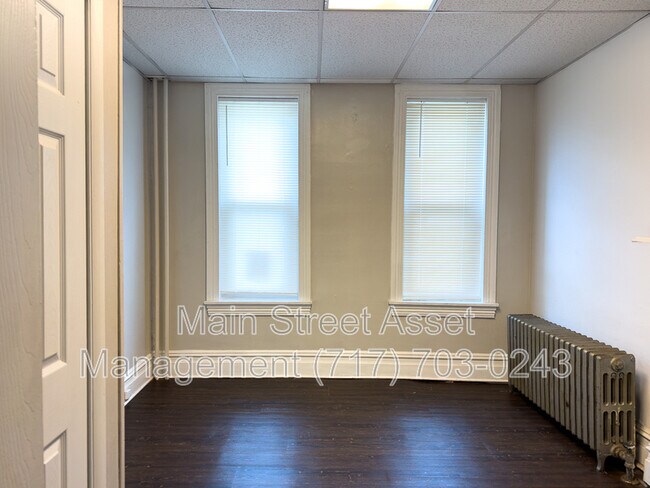 Building Photo - 658 Walnut St