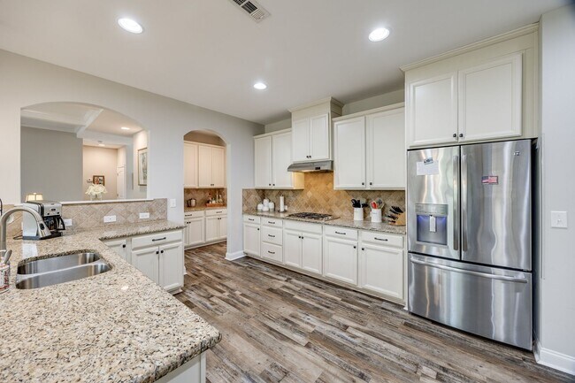 Building Photo - Stunning 4-Bedroom, 3.5-Bath Full Brick Ho...