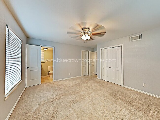 Building Photo - 8476 Sweetwood Dr