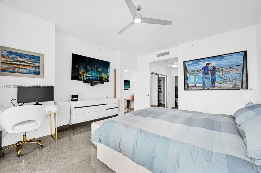 Building Photo - 900 Biscayne Blvd