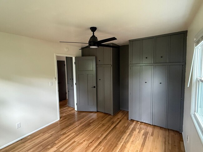 Building Photo - 3035 Pioneer Dr