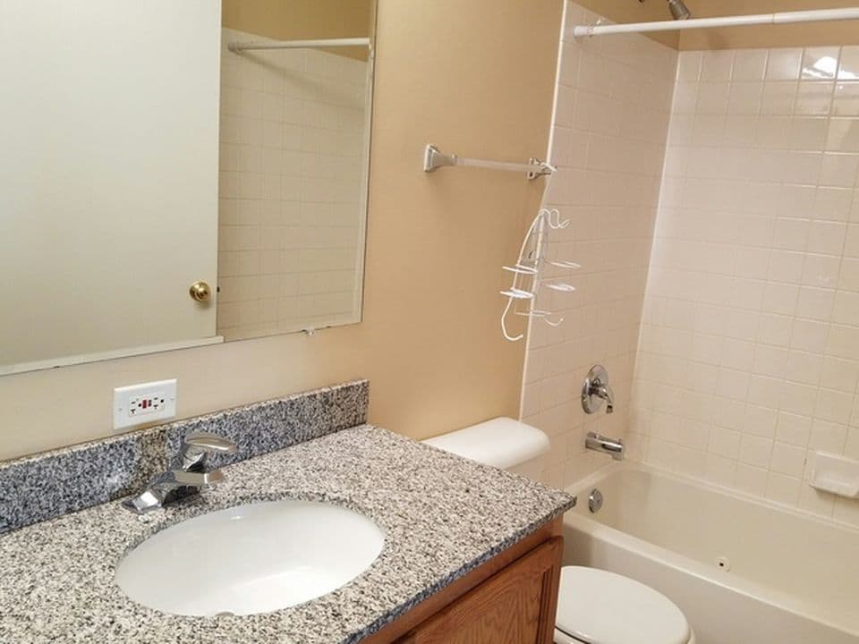 Building Photo - 2541 Hillsboro Blvd