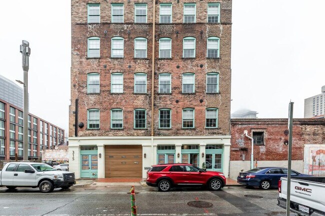 Building Photo - 315 Girod St