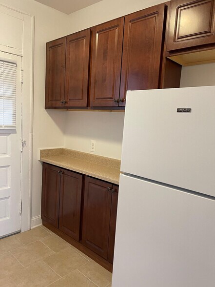 Building Photo - 1637 W Estes Ave