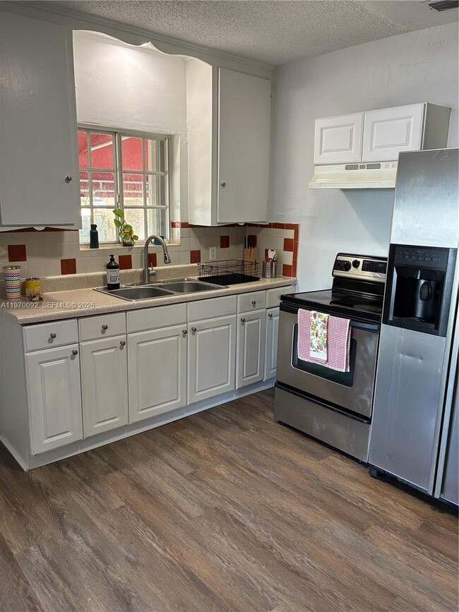 Building Photo - 750 NE 86th St