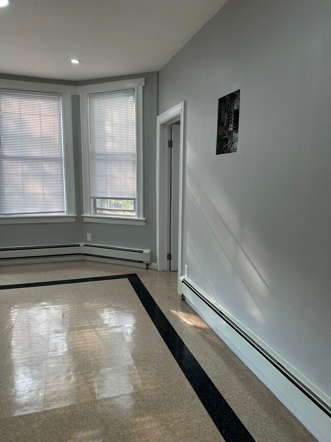 Building Photo - 156 Clerk St