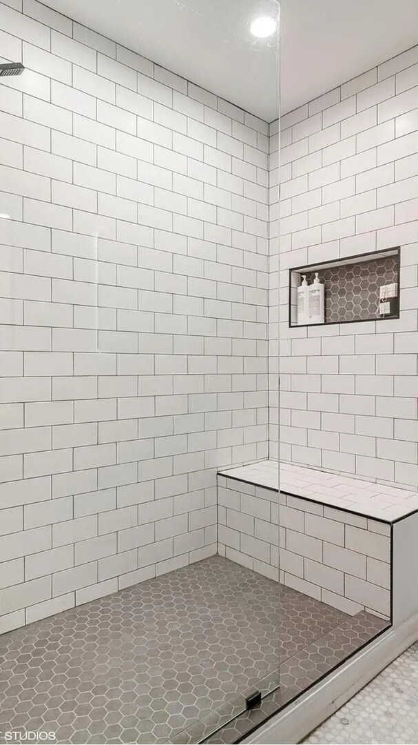 Building Photo - 758 N Larrabee St